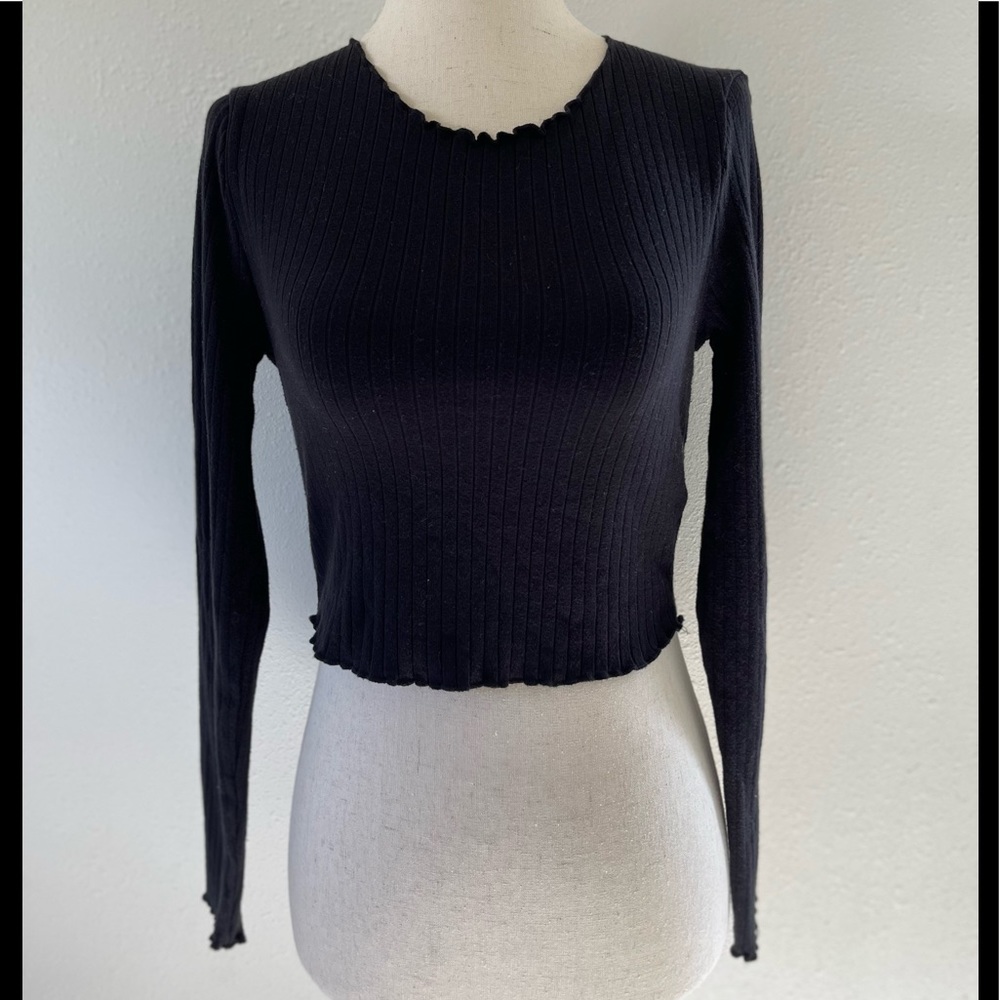 🚫SOLD🚫 <SHEIN> Black ribbed crop long sleeve. Perfect everyday basic. 
Size - Picture 3 of 5